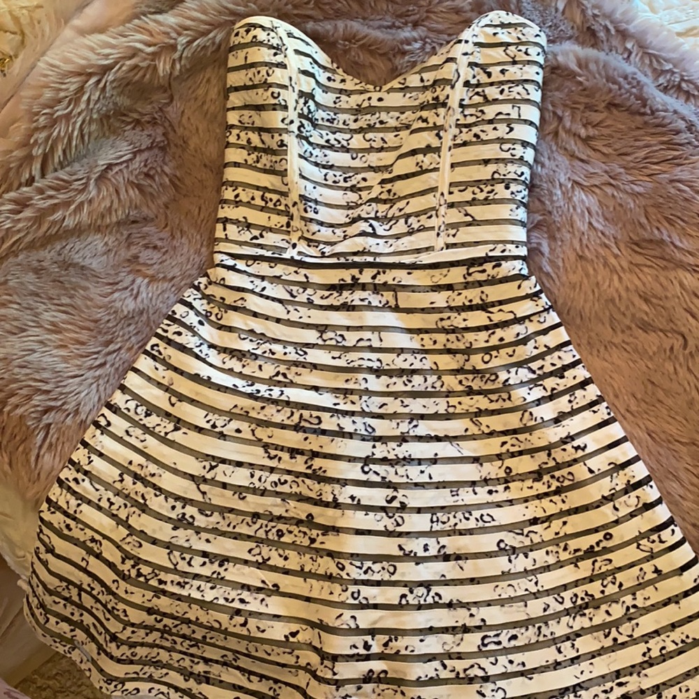 ✨ NEW PARKER STRAPLESS DRESS - Picture 2 of 11